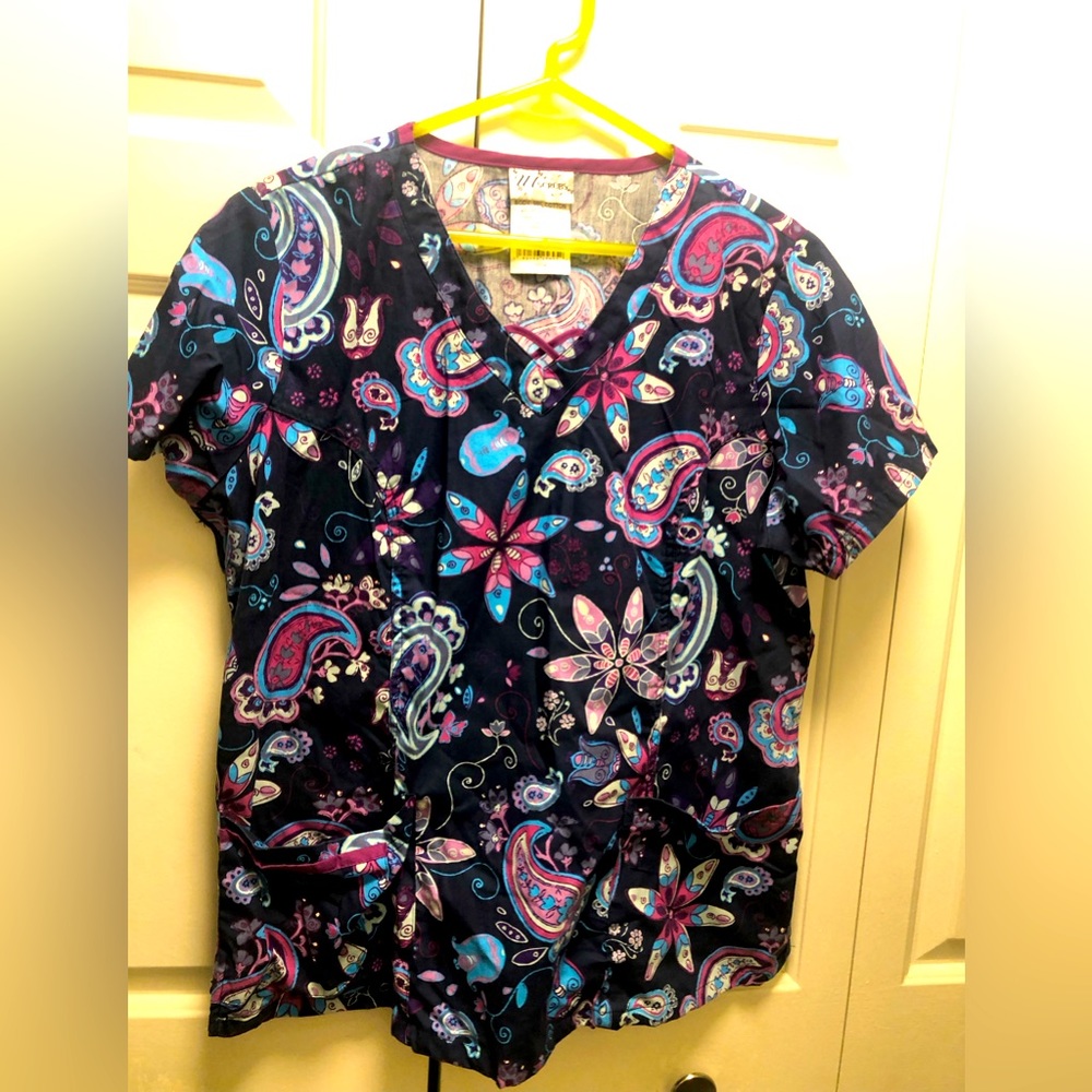 UA Scrubs Womens Floral Print Nurse Vet Grooming Uniform Scrub Top Size Large